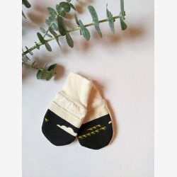 Organic baby mittens, no scratch mittens, newborn mittens, newborn gloves, monochrome, black, clouds, baby shower gift, cream